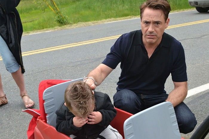 ‘아이언맨 수트’ 안 입었다고 엉엉 우는 아기에 당황한 로다주