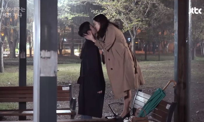 애드립으로 한참 동안 얼싸안고 꽁냥대는 ‘정해인♥손예진’