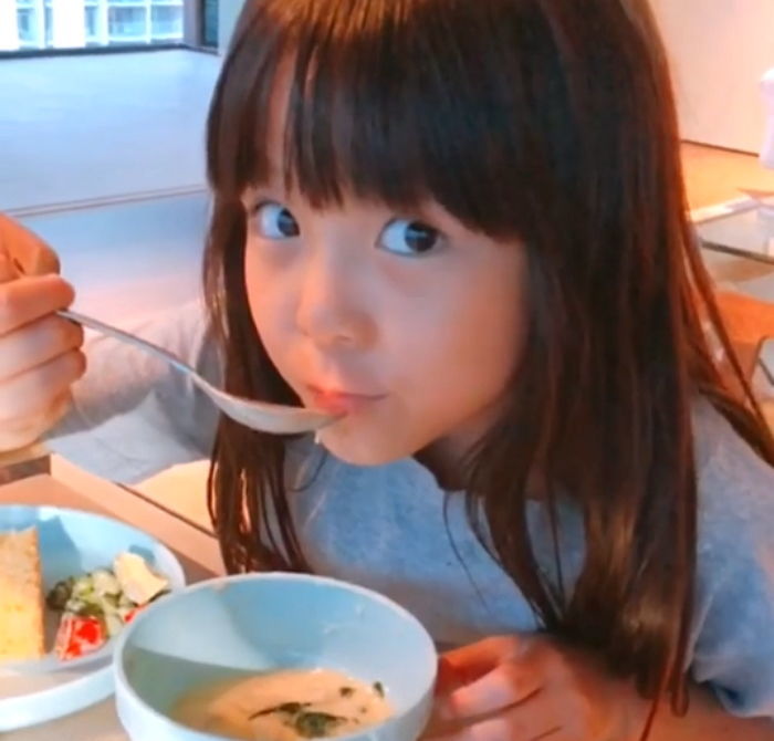 모델 엄마의 ‘유전자’가 서서히 힘을 내고 있는 사랑이 근황