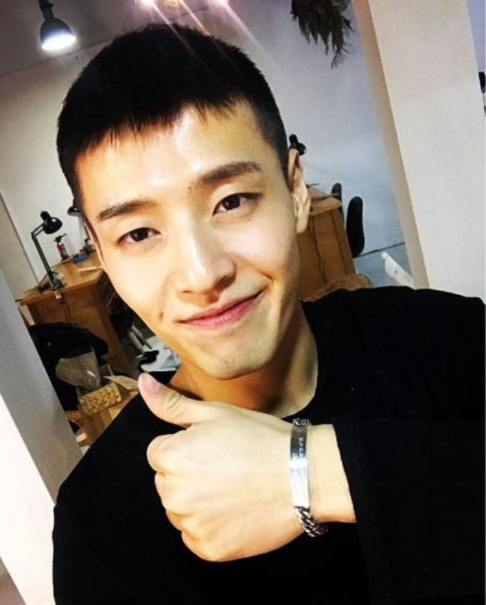 군 휴가 나와서도 아버지 식당서 일손 돕는 ‘미담 자판기’ 강하늘