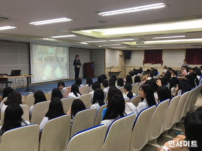 가출 후 ‘성매매’하던 여고생 1년간 돌보며 ‘고등학교 졸업’ 시킨 경찰