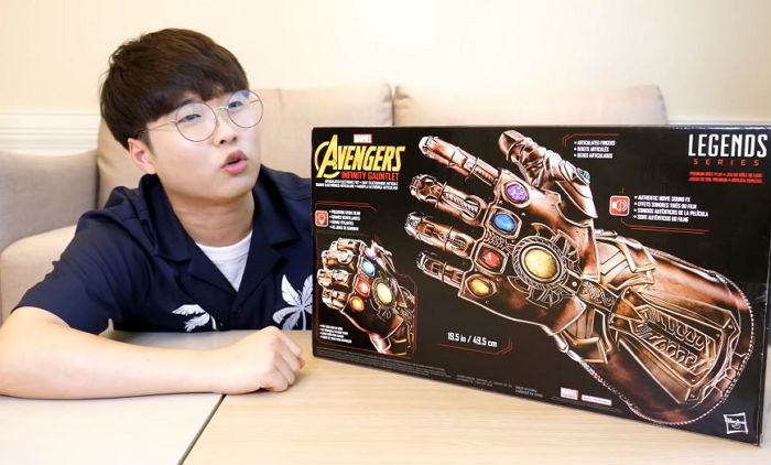 “없어서 못판다는 ‘32만원’짜리 ‘어벤져스3’ 타노스 팔을 사봤다”