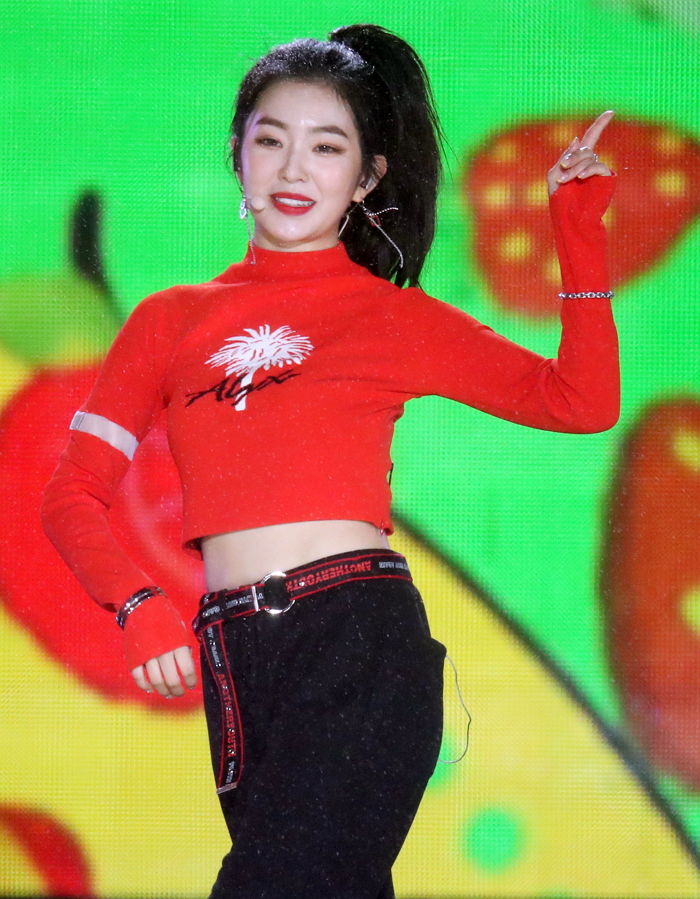 머리 대충 묶고 수수하게 나와도 ‘세젤예’인 아이린