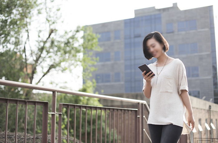 교통사고 당하는 10대 ‘스몸비족’이 늘어나고 있다