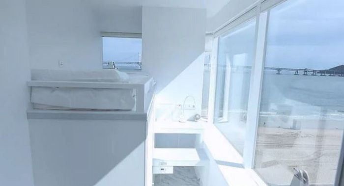 완벽한 오션 뷰에도 단돈 ‘3만원’인 부산 가성비 甲 캡슐 호텔