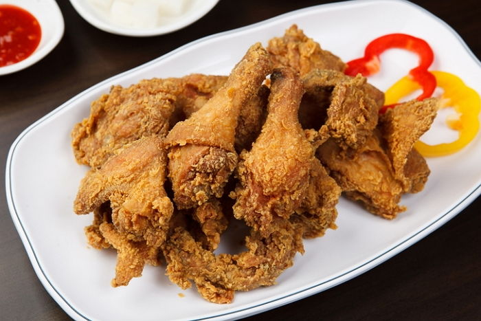 “일본인 관광객에게 치킨값 ‘24만원’ 받았다” 바가지 논란 일어난 홍대 치킨집