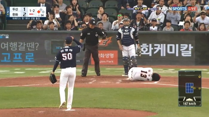 상대팀 선수 ‘헤드샷’ 당하고 쓰러지자 꽉 조인 벨트 풀어줘 ‘숨쉬게’ 해준 양의지