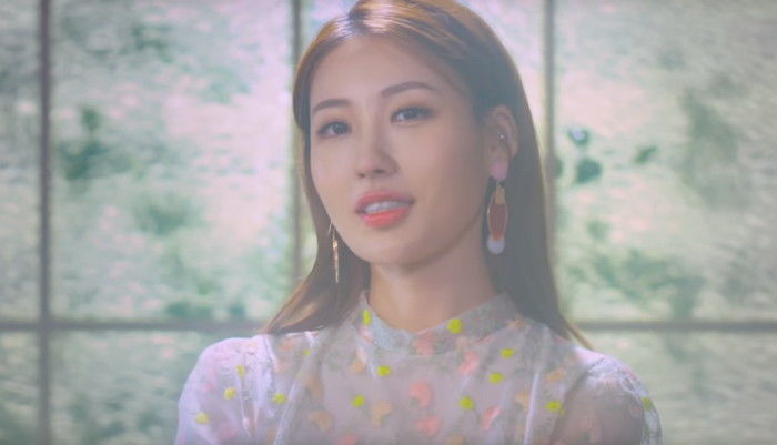 오늘(27일) 공개된 ‘가수’로 데뷔한 ‘뷰티 유튜버’ 이사배 뮤직비디오