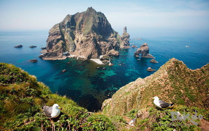문재인 정부, 대형 수송함 만들어 ‘동해’ 수호한다