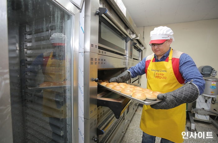 롯데닷컴 샤롯데봉사단, ‘사랑의 빵’ 만들어 소외 계층에 전달