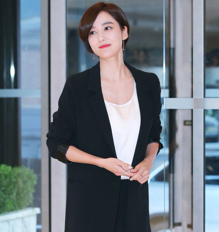 배우 이소연, 2살 연하 사업가와 3년 만에 파경···“성격 차이”