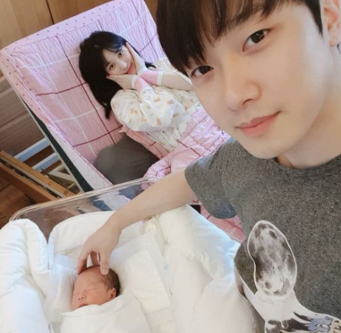 “서로 꼭 껴안고 울었다”…1997년생·만 21살에 엄마된 라붐 율희♥최민환