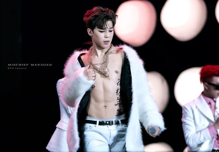 ‘베이비 페이스’인데 알고 보면 멤버 전체가 ‘근육맨’인 방탄소년단