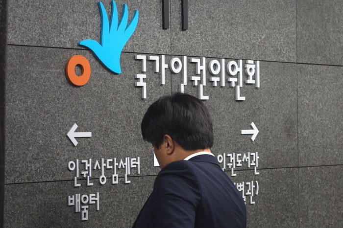 친구 때려 ‘사과문’읽게하니 “수치심 느꼈다”며 인권위에 제소한 가해학생