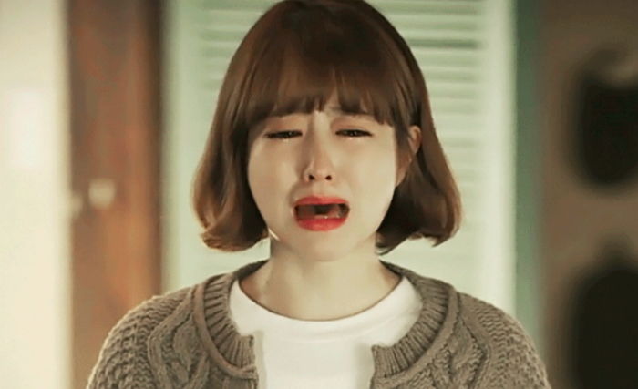 “짝남에게 제 친구와 사귈 수 있게 도와달라는 문자를 받았습니다”