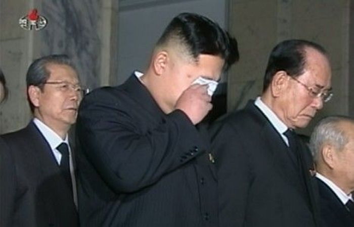 주민들 비핵화 설득 위해 ‘눈물 흘리는 김정은’ 영상 만든 북한