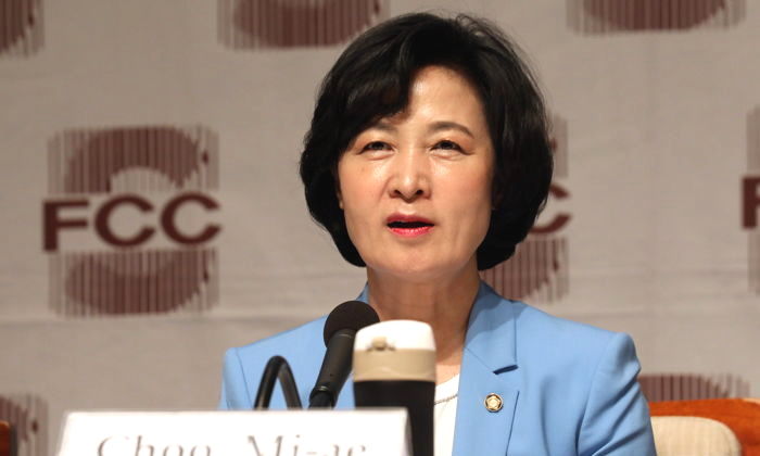 ‘소녀상’ 철거 묻는 일본 기자에게 사이다 일침 날리며 참교육한 국회의원