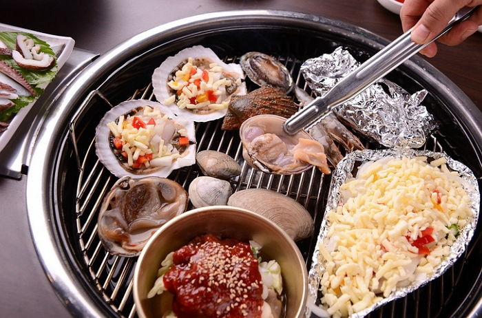 9명이서 조개구이 값으로 혈세 ‘1,750만원’ 쓴 부산 의원들