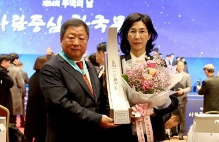 삼양식품 회장 부부, 회사돈 ‘50억’ 횡령 인정 “정말 죄송하다”