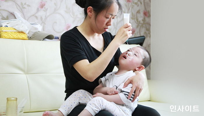 매일 발작하는 3살 아들 ‘꽁꽁’ 묶어야 하는 엄마의 눈물