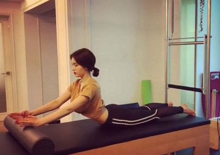 ‘필라테스’에 푹 빠져 ‘한줌 허리’ 만든 ‘18살’ 전소미