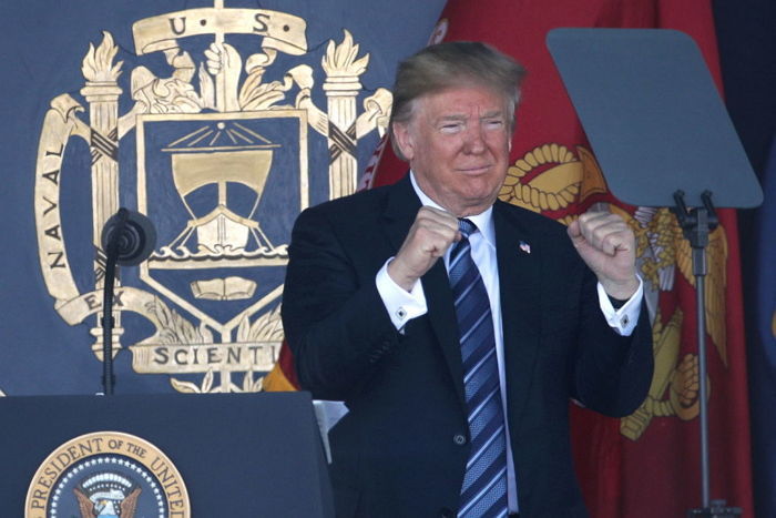 트럼프 “북미정상회담서 한국 전쟁 ‘종전 선언’ 할수도 있다”