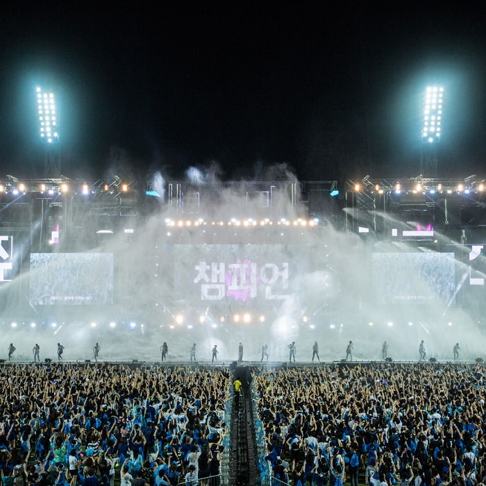 손·발 쭈글쭈글해질 때까지 놀아야 집 보내준다는 싸이 ‘흠뻑쇼’ 클라스
