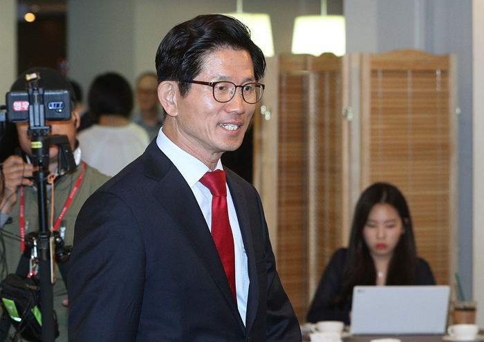 김문수 “한일 관계 해치기 위한 거라면 ‘소녀상’ 설치 반대”