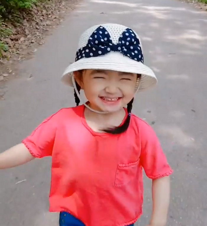 아빠가 ‘한입’씩 준 아이스크림 맛에 반해 ‘등산 완주’한 미소천사 하은이