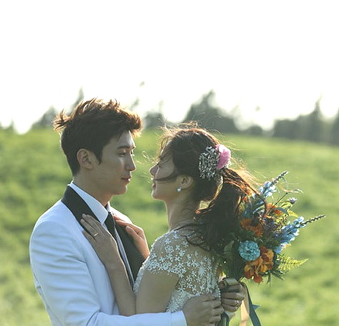 부모님 반대 이겨내고 ‘5년 열애’ 끝에 결혼한 ‘강경준♥장신영’ 웨딩 사진