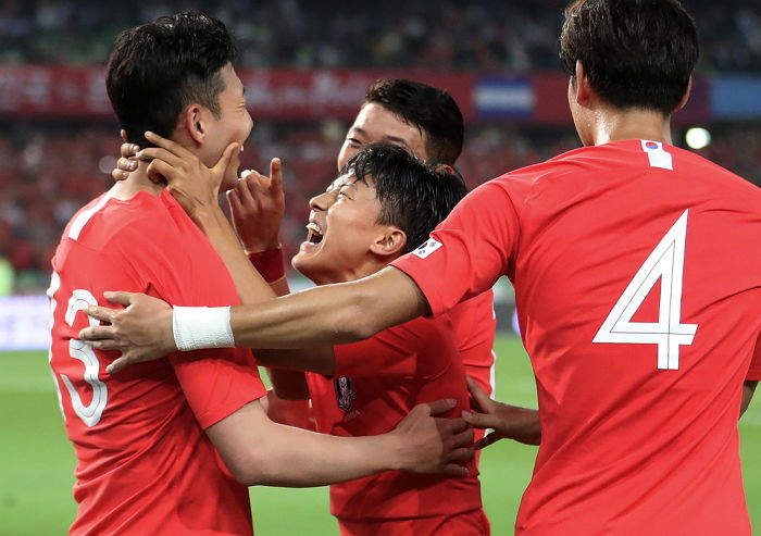 “치킨 말고 족발 먹을까?”…오늘 9시, 한국vs볼리비아 경기 열린다