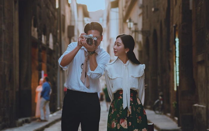 친남매가 단둘이 떠난 유럽 여행서 찍어온 화보 뺨치는 ‘기념 사진’