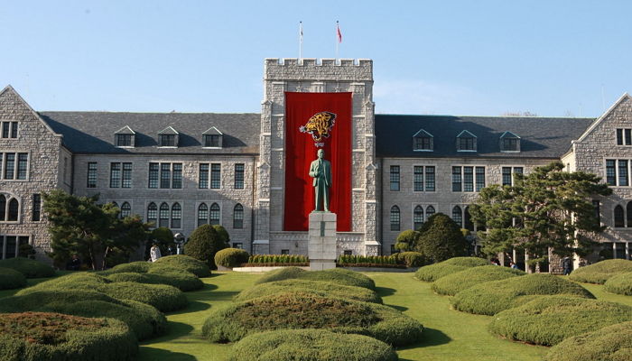 직접 찍은 여성 ‘노출’ 사진 학생들 다 보는 SNS에 대놓고 올린 ‘고려대’ 교수