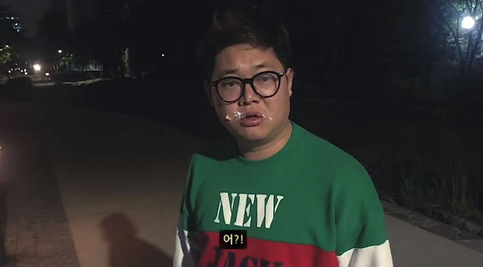 한국 축구 때문에 속상한 마음 달래려 길거리에서 한잔한 감스트