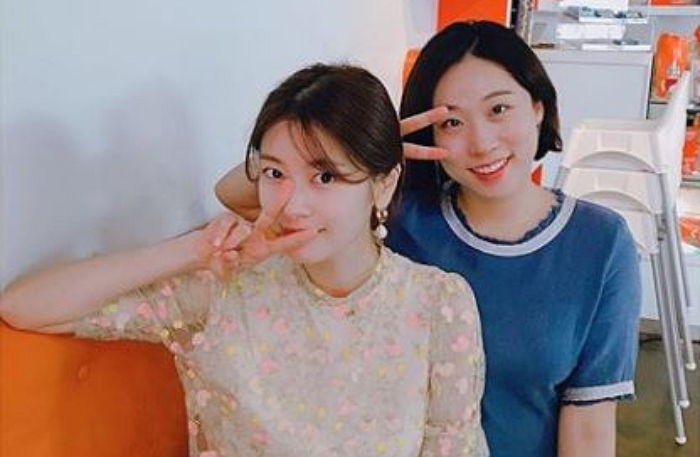 임신 7개월 ‘절친’ 이미도와 함께 다정한 투샷 공개한 정소민