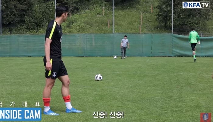 훈련 끝났는데 남아서 동료가 말릴때까지 프리킥 연습하는 손흥민