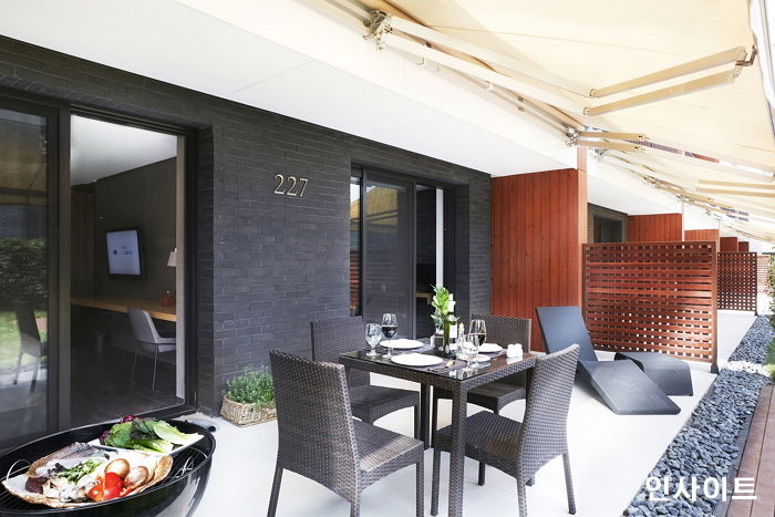 바비큐 패키지 선보인 메종글래드 제주와 제주 항공우주호텔