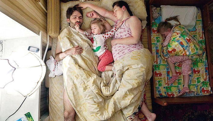 배 속 아기 ‘걱정’돼 잠도 똑바로 누워 못 자는 ‘만삭’ 임신부들