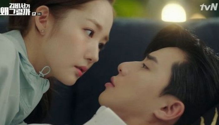 시청자들 심장 터지게 만든 박서준♥박민영의 초밀착 ‘소파 스킨십’