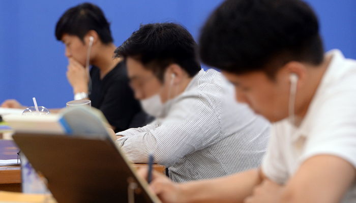 기말고사 공부할 때 들으면 시험 폭망하는 ‘중독성甲’ 노래 6곡