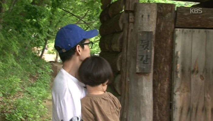 화장실에 휴지 없어 당황한 아빠 봉태규 위해 돌멩이 갖다준 ‘효자’ 시하