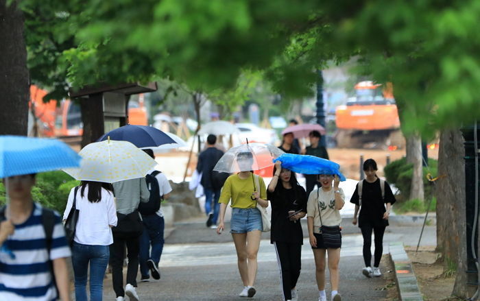 오늘(15일) 무더위 다시 몰려온다…일부 지역에는 ‘비’