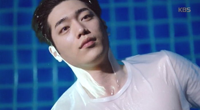 물 뒤집어 써 머리 헝클어져도 ‘청초함’ 뽐내는 서강준 비주얼