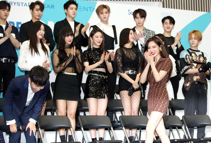 막내였다가 ‘큐브 임원급’으로 승진해 후배들 기립박수 받은 현아