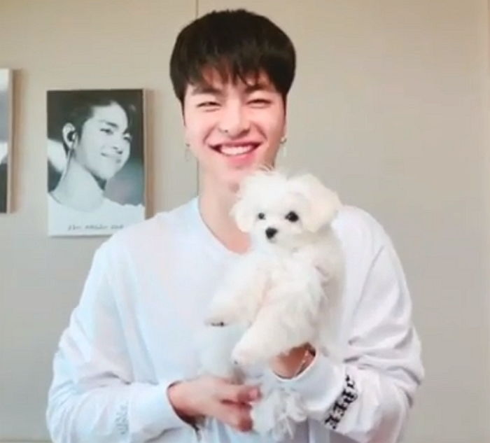 인형 같은 강아지에게 ‘뽀뽀’ 퍼부으며 귀찮게 하는(?) 구준회