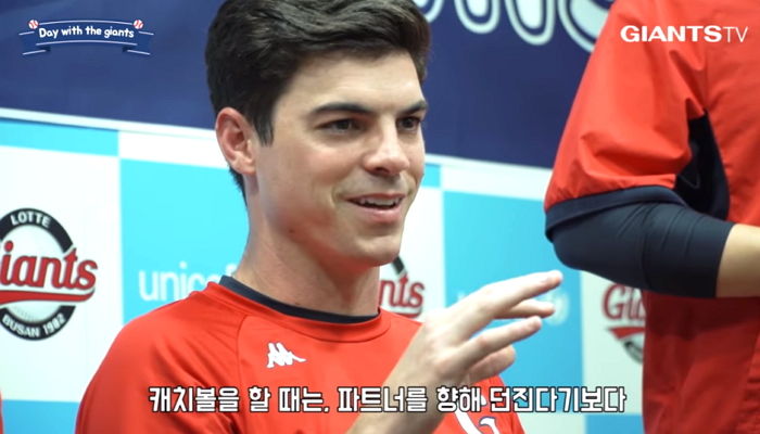 팬들 위해 ‘한글 사인’ 만들고 직접 팬미팅까지 연 프로야구 ‘용병’ 투수