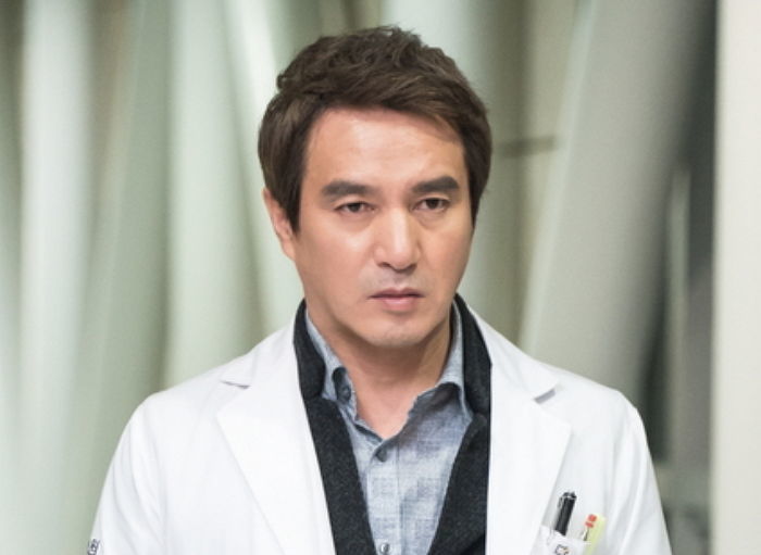 여배우 성폭행 의혹 벗으려 ‘불륜’ 고백한 조재현