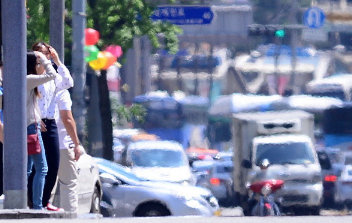 “오늘(23일) 어제보다 더 덥다”…최고 34까지 오르는 찜통더위
