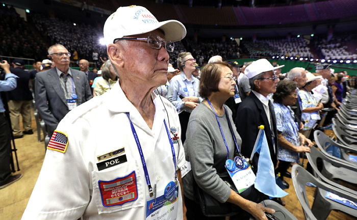 기념식서 애국가 부르며 울컥한 ‘6·25전쟁’ 참전용사들