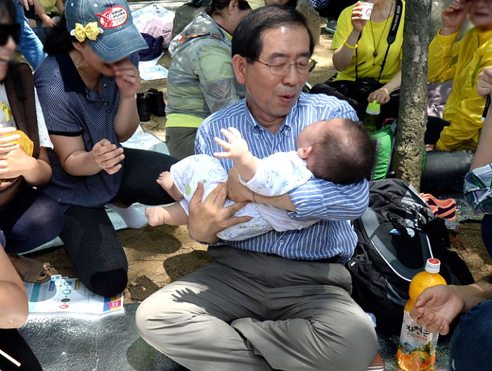 7월 1일부터 서울서 태어난 아기들 모두에게 ‘탄생 축하 선물’ 준다